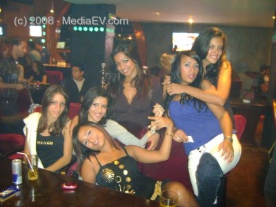 me avec ma soeur sara & mes copines